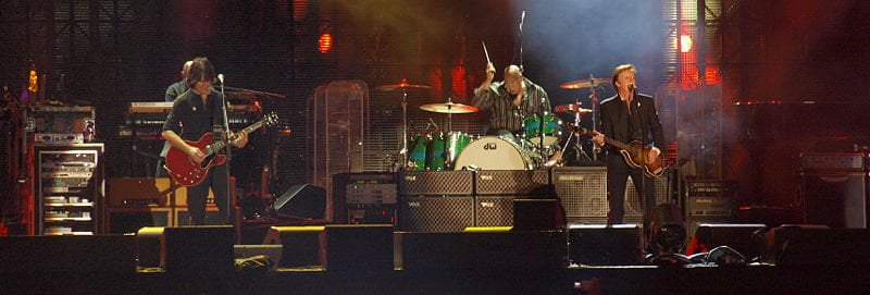 800px-paul_mccartney_tel_aviv_1391