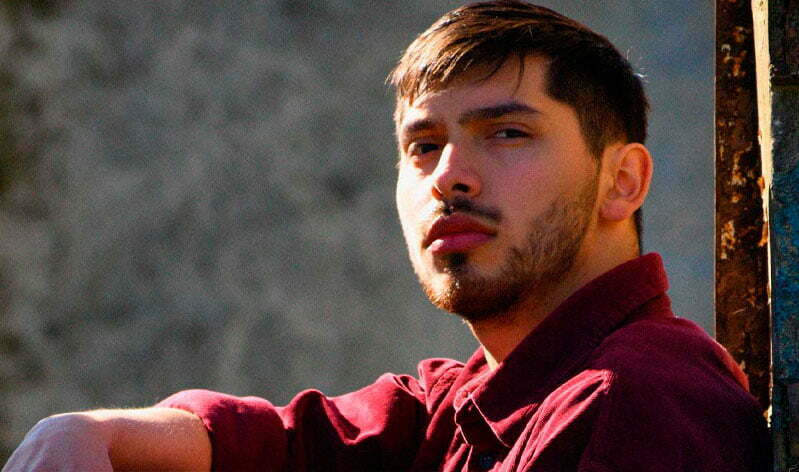 Cortesse presenta los sencillos "Detrás de la pantalla" y "