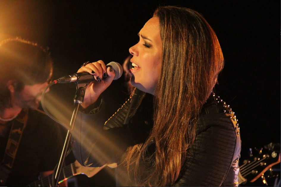 Cantautora presenta su nuevo sencillo en un íntimo concierto este 03 de junio en Rock & Pez de Miraflores.