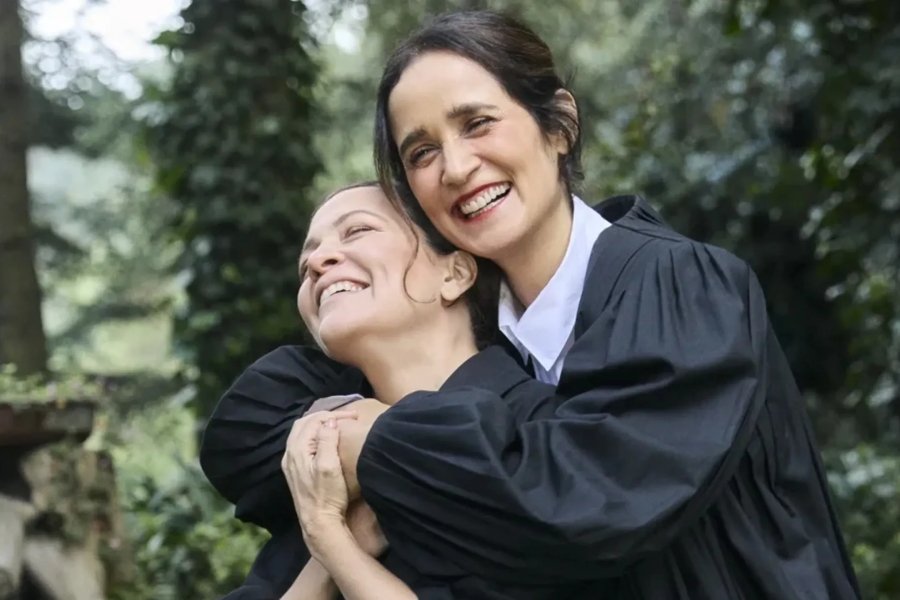 Julieta Venegas y Natalia Lafourcade en videoclip de "Tengo que Contarte"