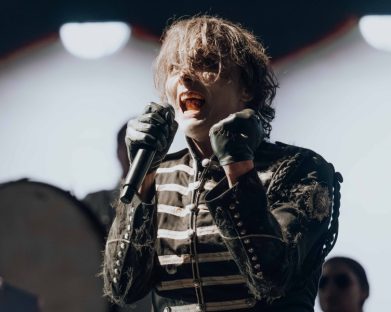 Gerard Way cantando en Lima 2026